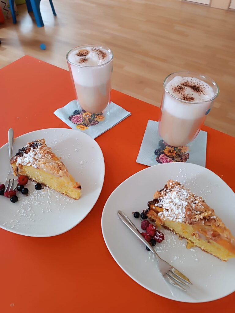 Bistro Holly_ Kaffee&Kuchen